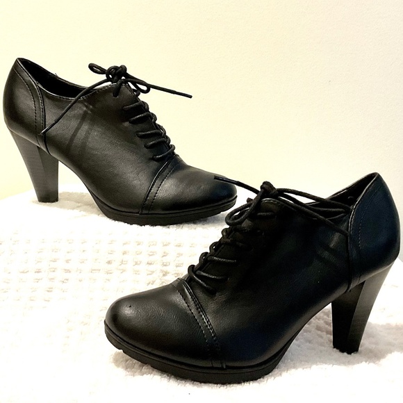 WHITE MOUNTAIN BLACK SAMMIE OXFORD LACE UP HIGH HEEL ANKLE BOOTS SZ 7.5 - Picture 1 of 12